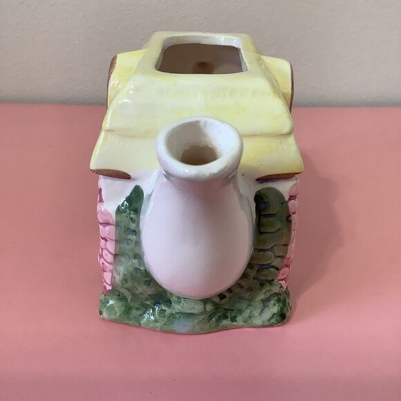 Vintage Retro Kitsch Cottagecore Novelty Mini Ceramic Cottage Shaped Teapot - Picture 4 of 8